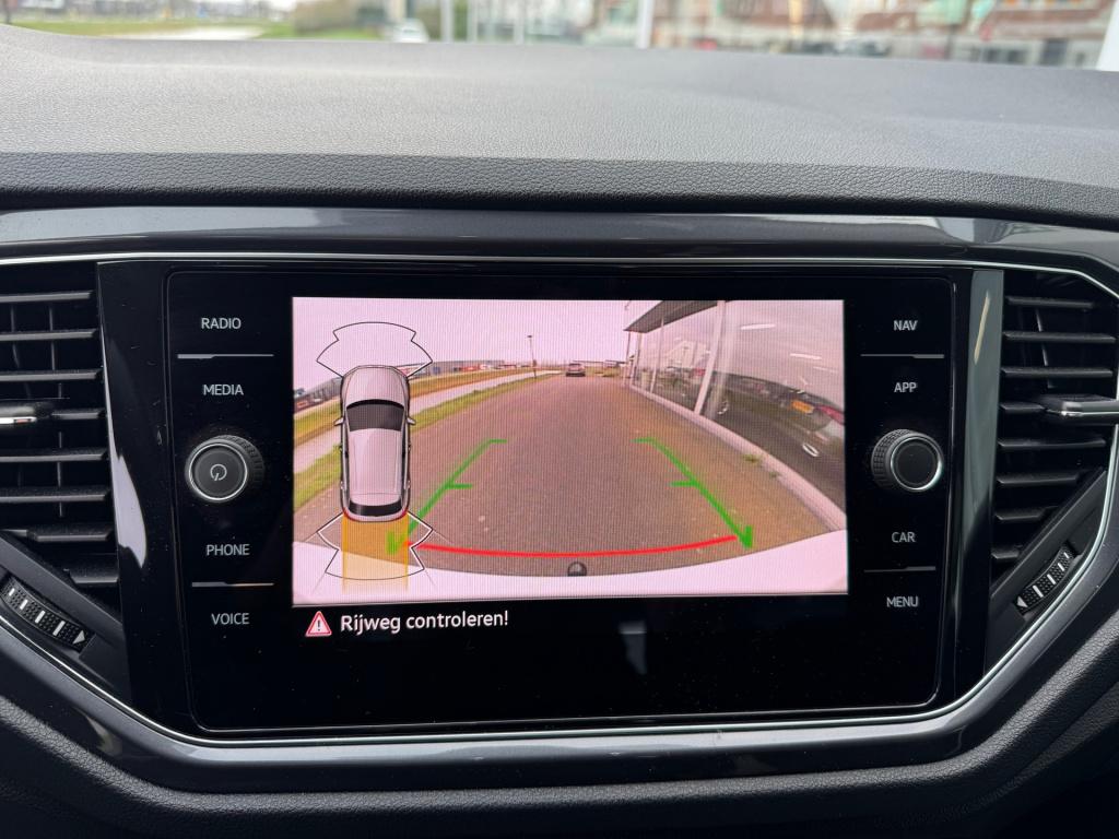 Volkswagen T-roc 1.5 tsi sport automaat ,trekhaak , apple-carplay ,