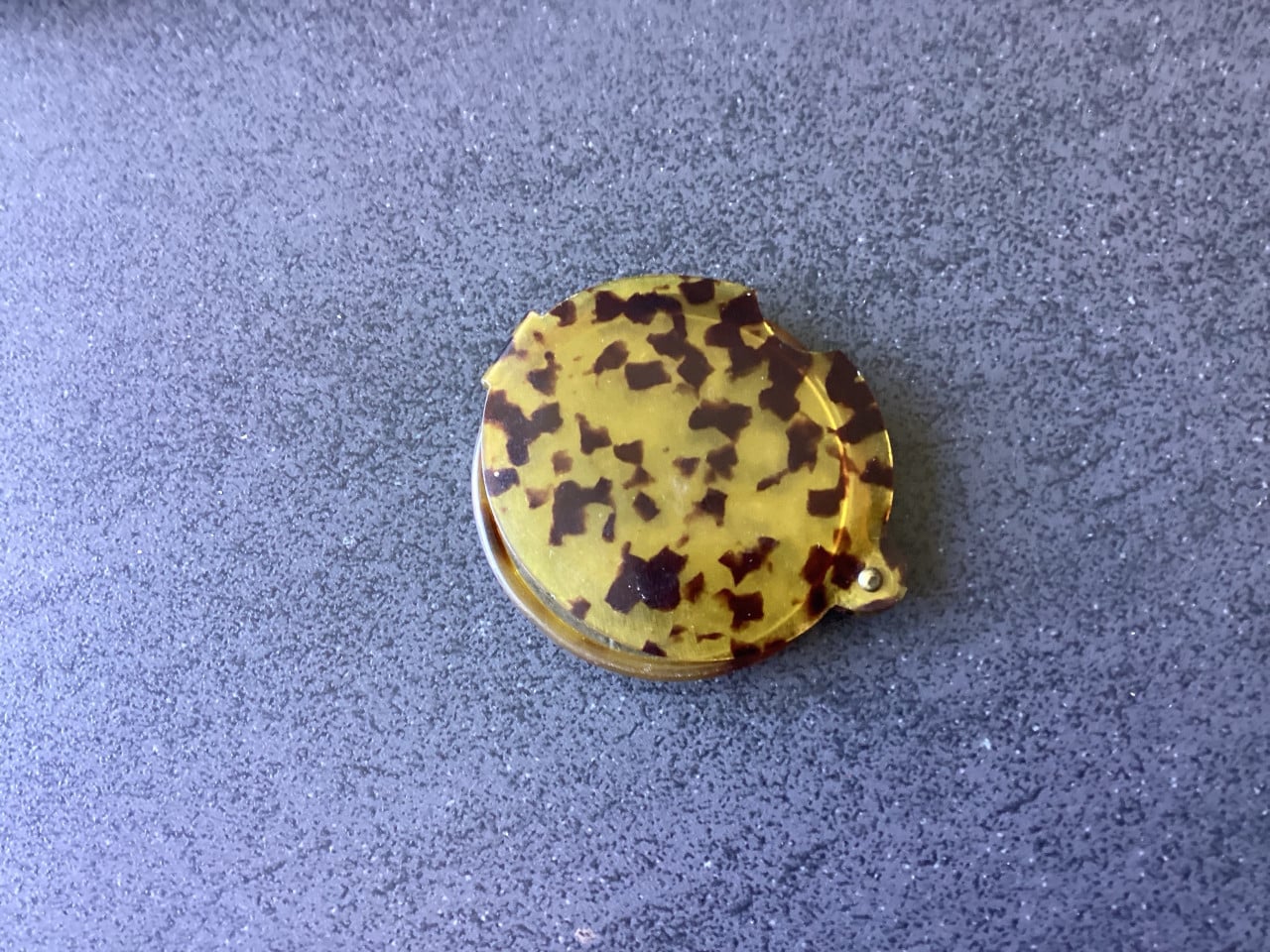 Vintage poederdoosjes. Aansteker. vergrootglas