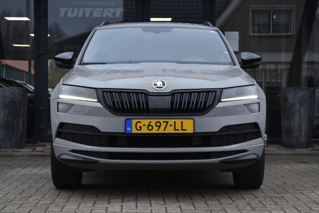 Skoda Karoq 1.5 tsi act sportline | trekhaak | camera | nap | canton | appl