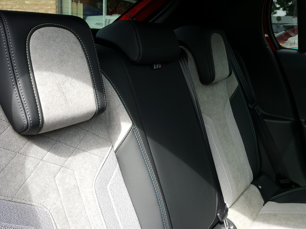 Peugeot 208 gt pack ev 50kwh 136pk/12%bytelling+btw | 3-fase navigatie | cr