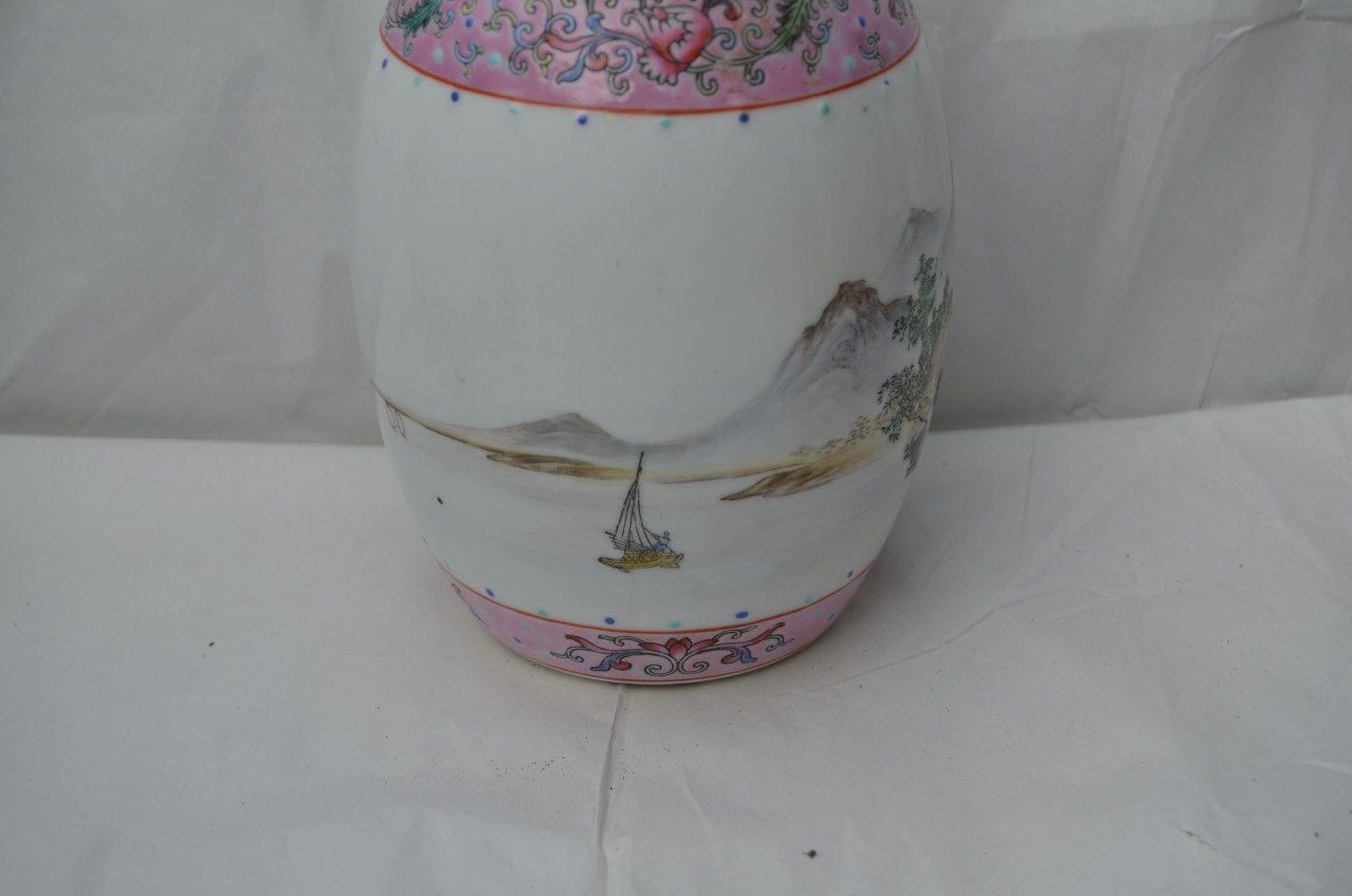 Chinese porseleinen pot in goede staat, op de deksel na dan.