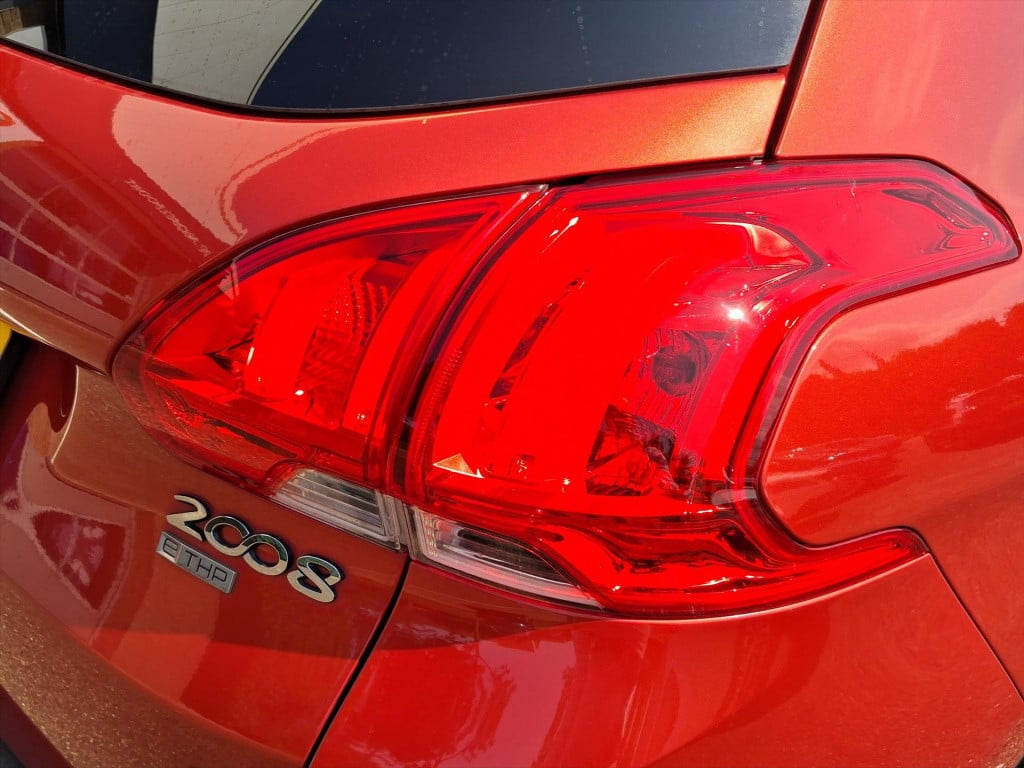 Peugeot 2008 1.2 puretech 130pk s&s allure navigatie | cruise & climate con