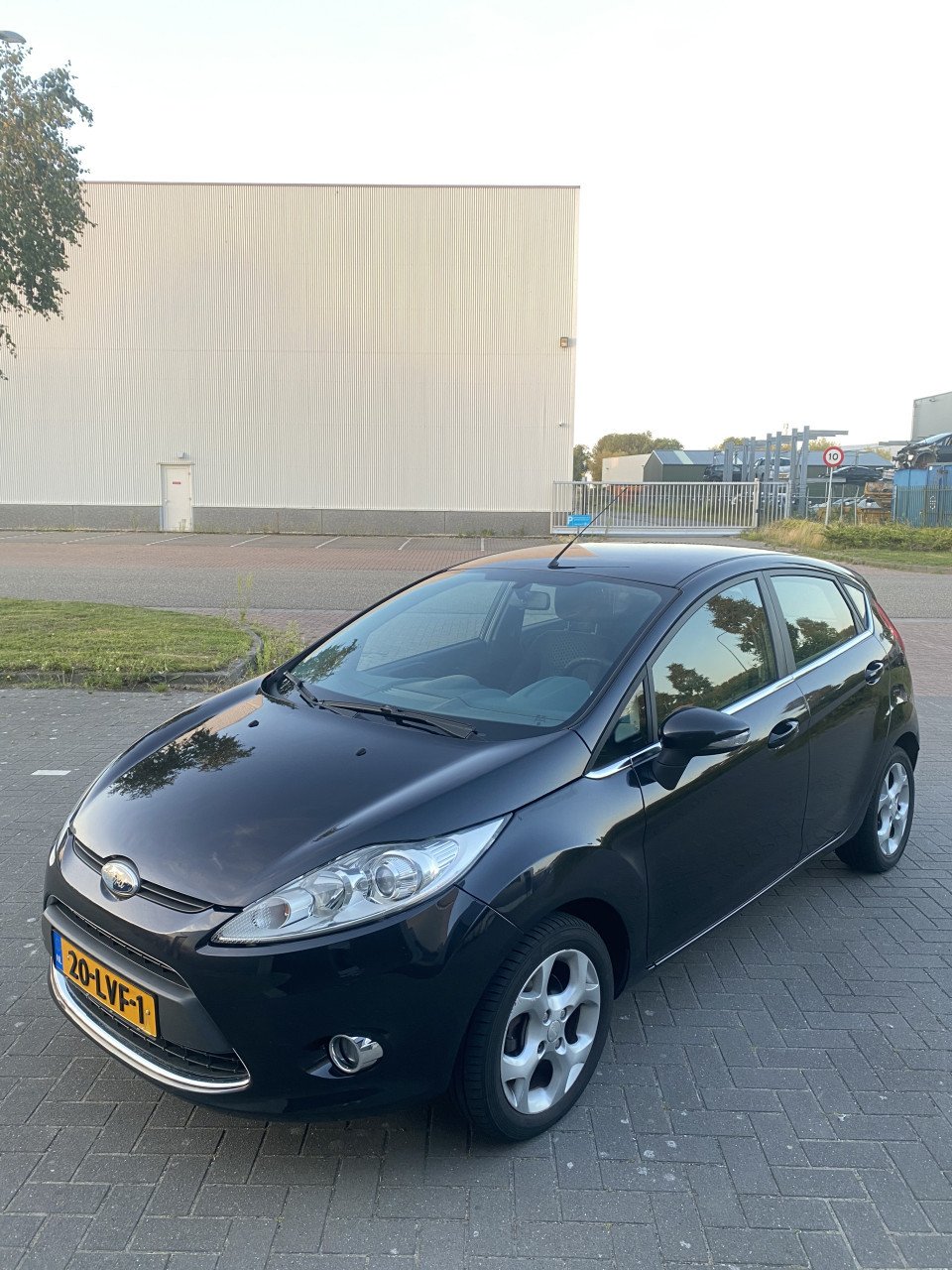 Ford Fiësta 1.25 60KW 5DR 2010 Zwart | NAP | NIEUWE APK!