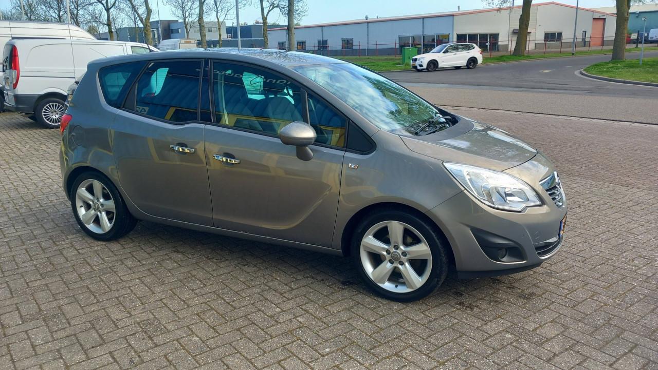 Opel Meriva 1.4 Turbo Cosmo 5 deurs bj:2011 airco lm-velgen