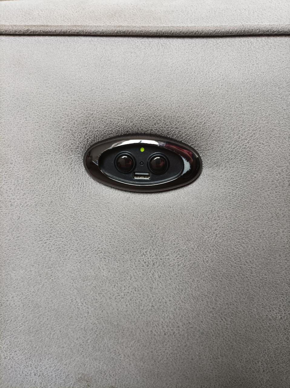 2,5 zits bank met elektrisch relaxsysteem en USB aansluiting