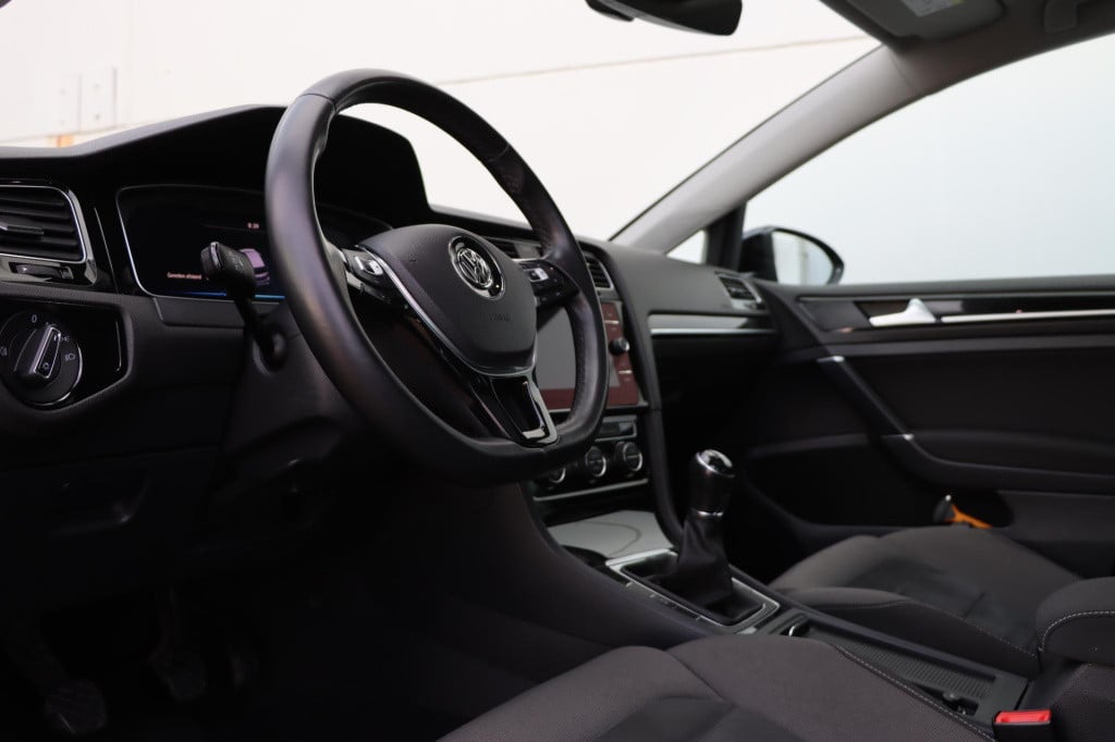 Volkswagen Golf 1.6 tdi highline r-line