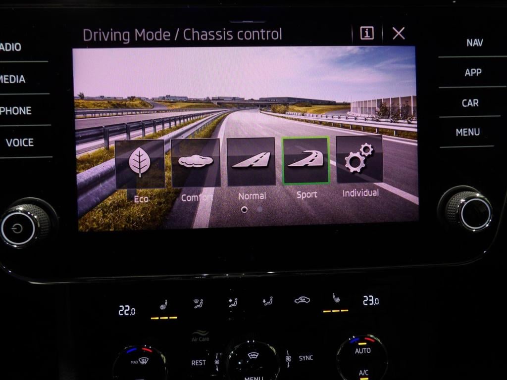 Skoda Superb combi 1.4 tsi phev 217pk dsg l&k