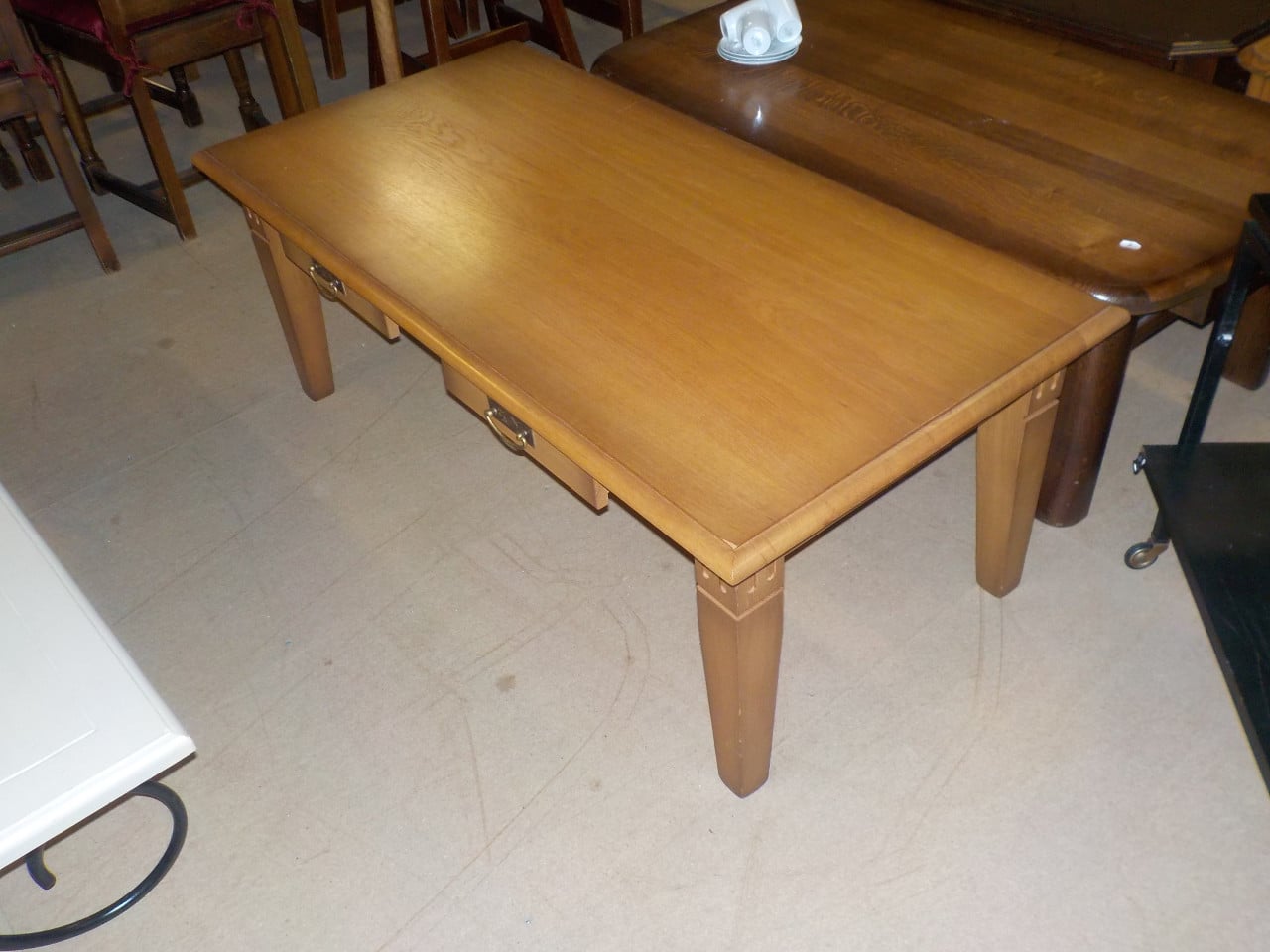 Massief blank eiken salontafel met 2 laden in vrijwel nieuw staat