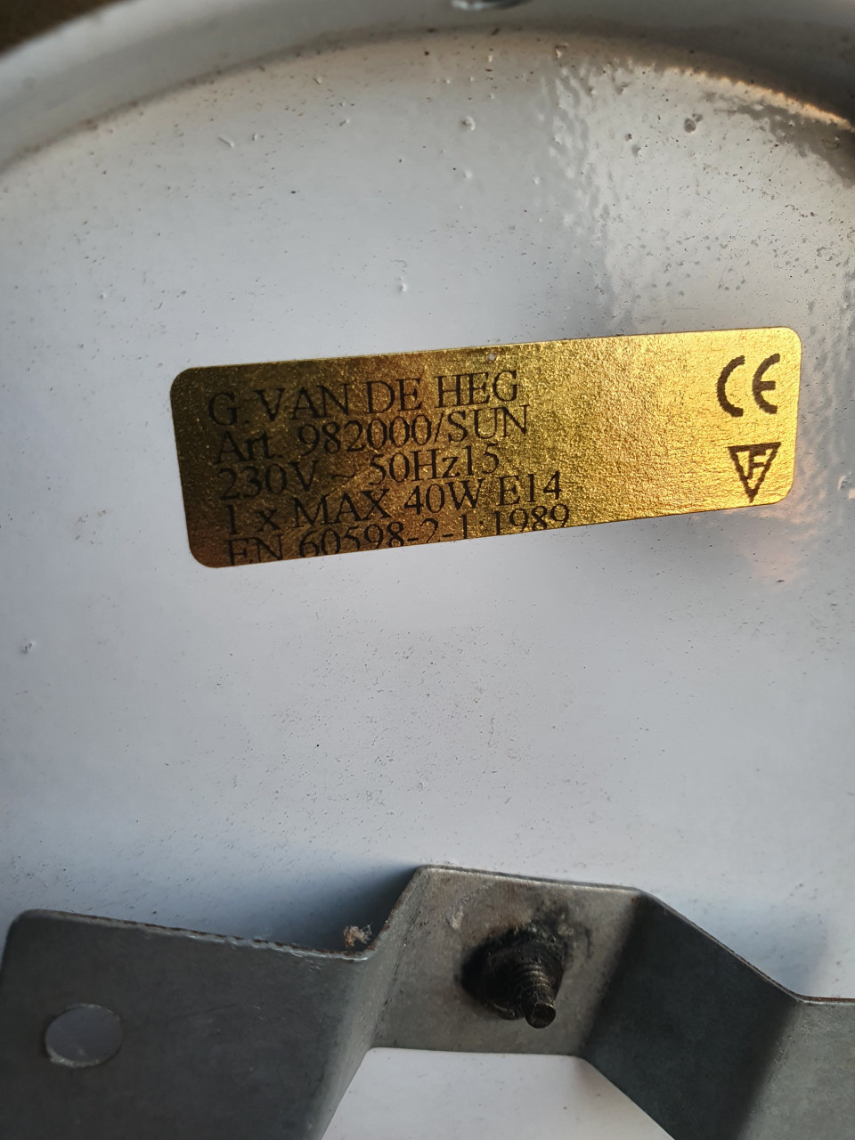 Heel mooie vintage zonnen wandlamp van geborsteld messing/ geel koper...