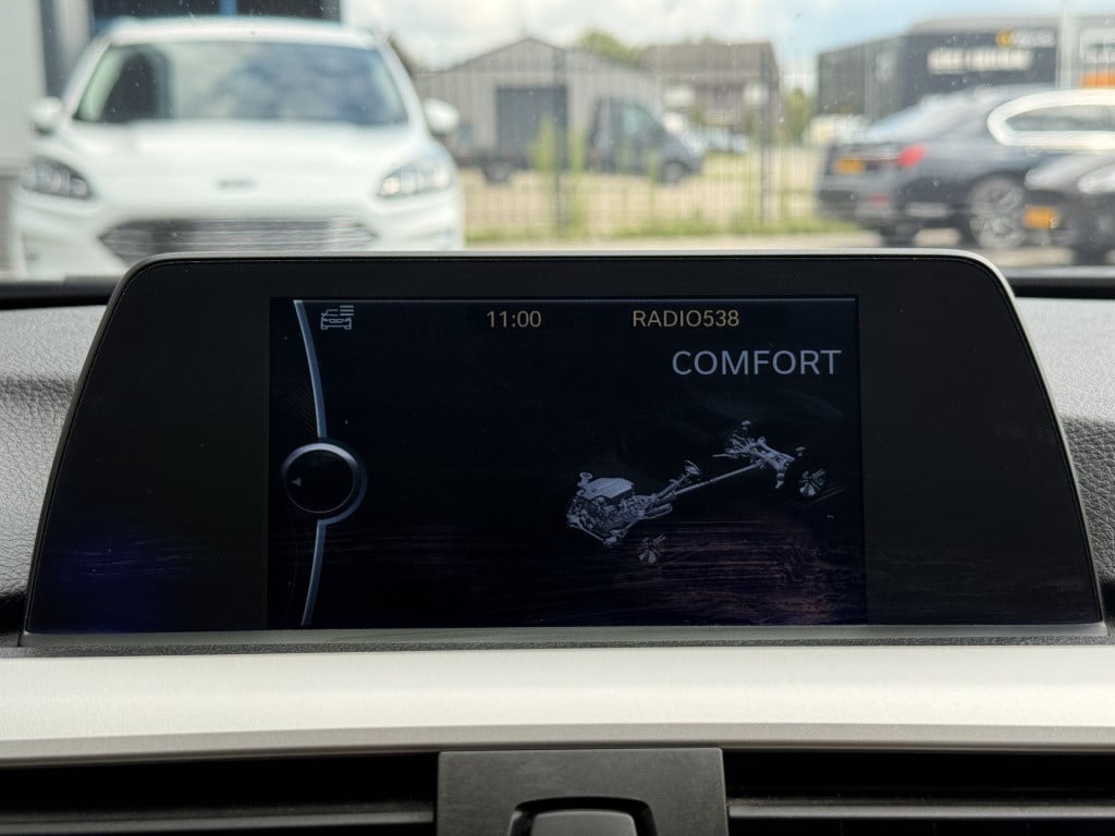 BMW 3-serie 320i high executive | navi | leder | 260pk | elect trekhaak |