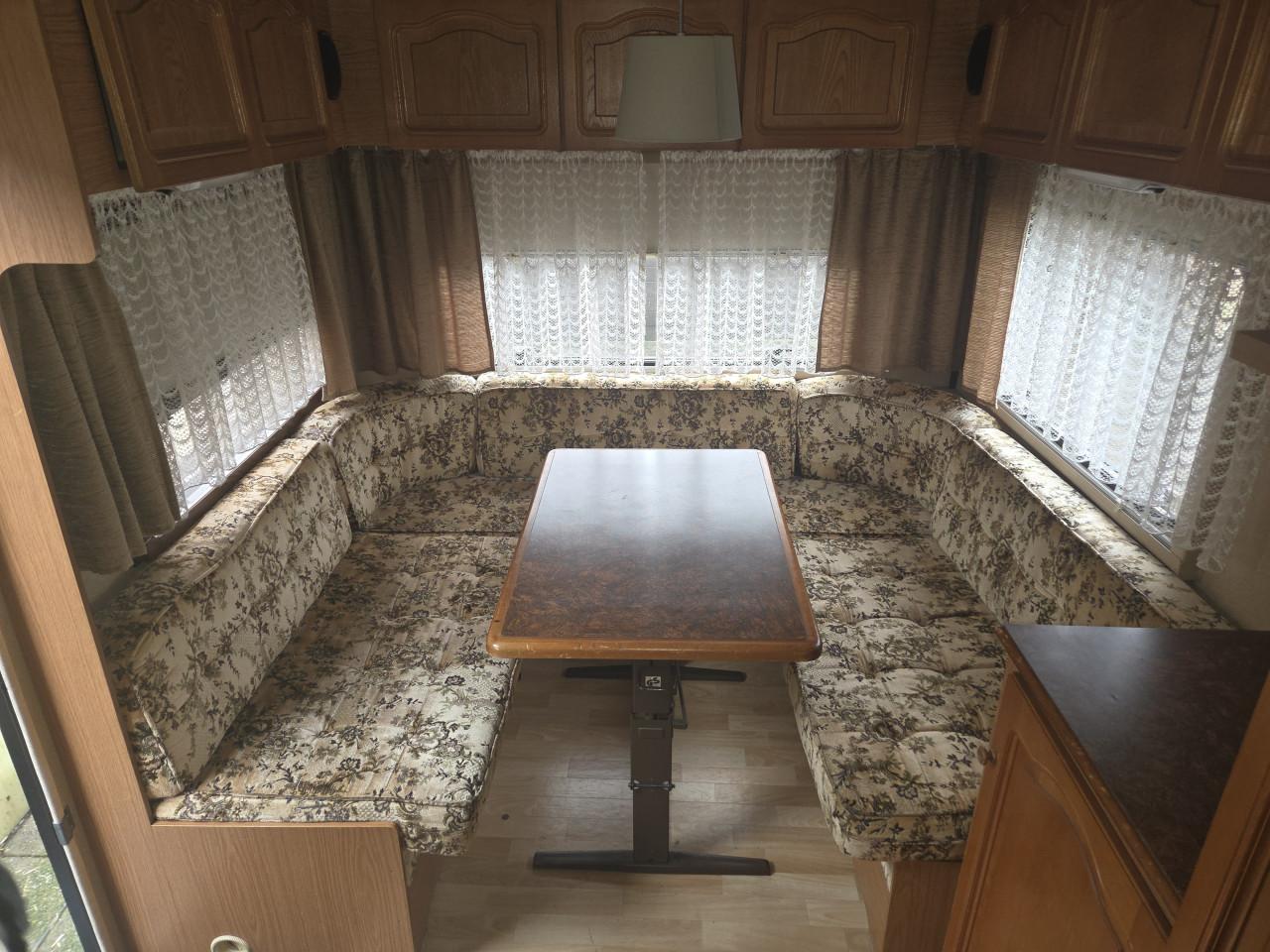 Knaus azur 495 met voortent