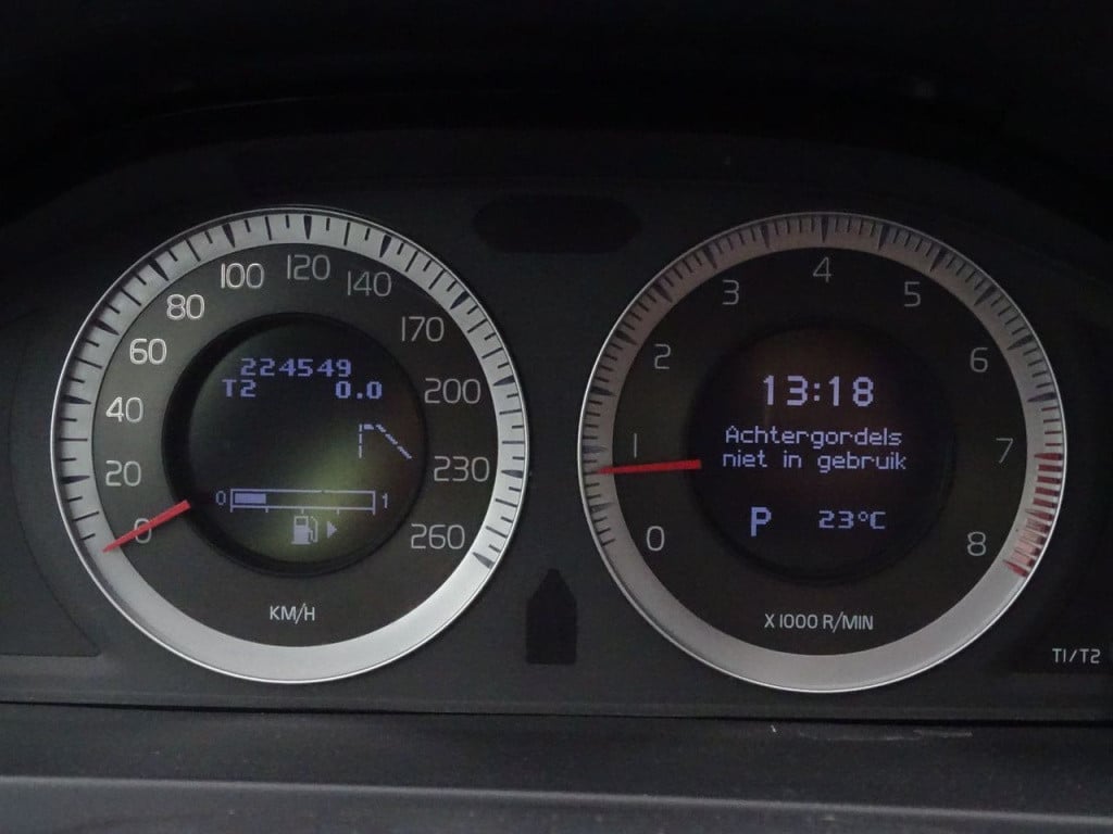 Volvo V60 2.0t momentum automaat | 200 pk | trekhaak
