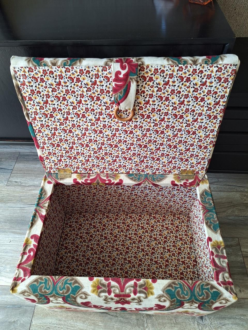 Kist. Bekleed.  Retro item
