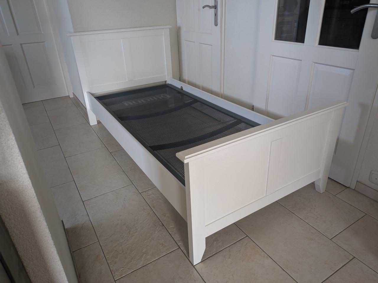 1 Persoons bed met Auping spiraal  (in goede nette staat ) 90 x 200