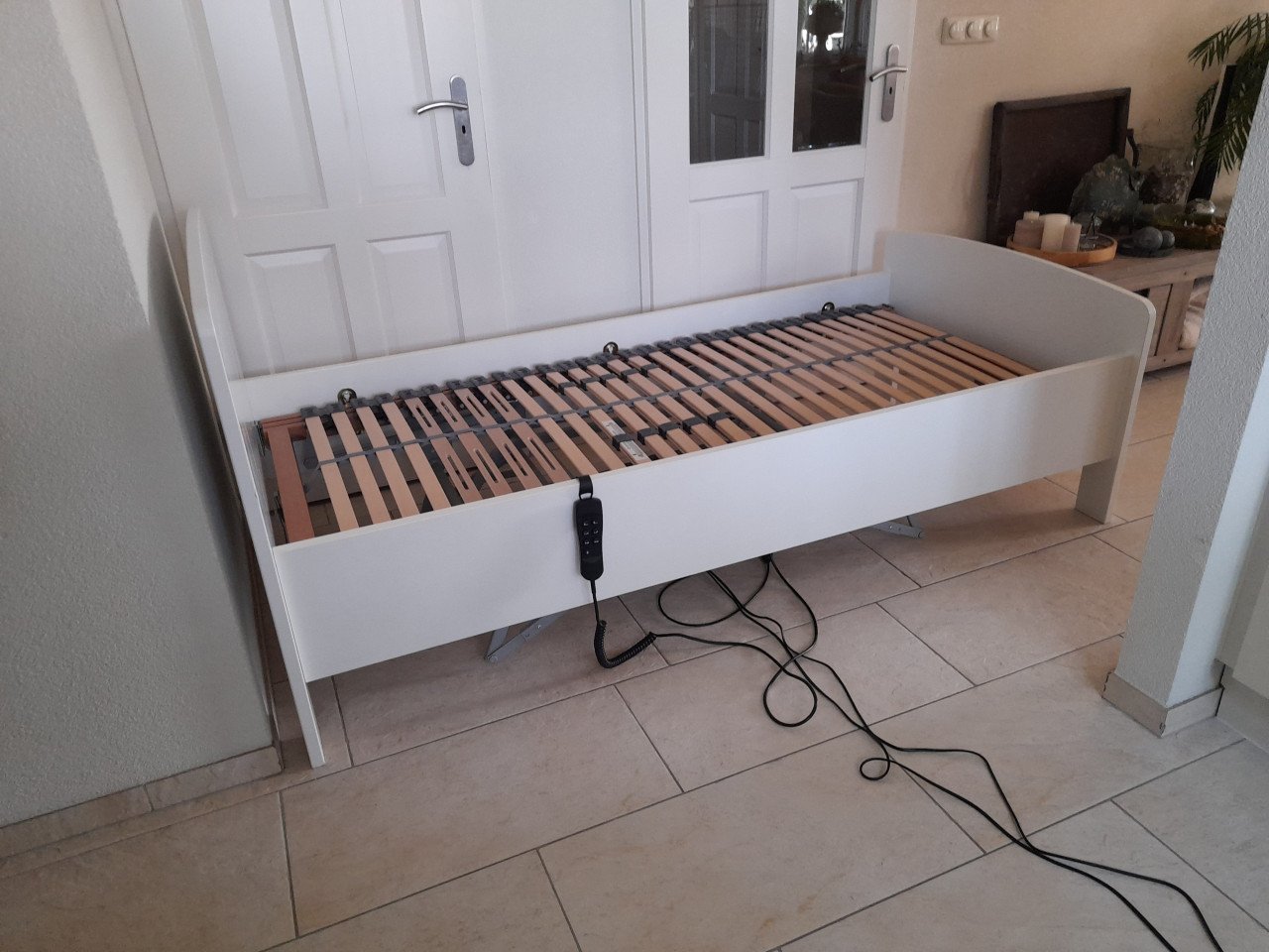 Zeer stevig elektrisch verstelbaar 1P. bed 90 x 200 (in goede nette staat)
