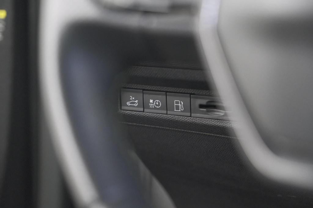 Peugeot 408 1.6 plug-in hybrid gt 180 e-eat8 | schuif-/kanteldak | alcantar