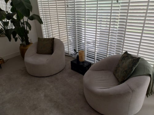 Fauteuil Anna gestoffeerd rond naturel