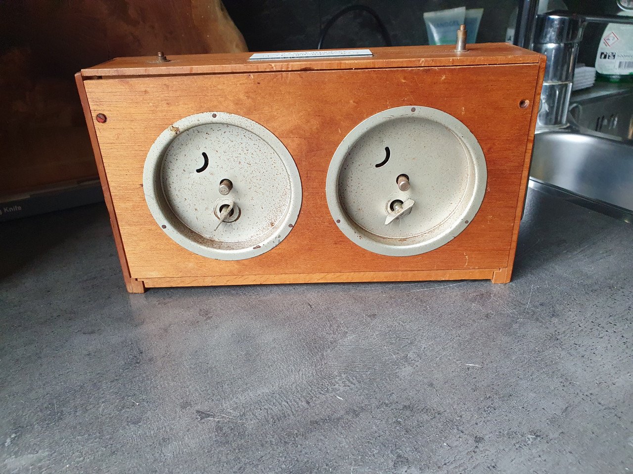 Leuke vintage analoge schaakklok van het duitse merk garde...