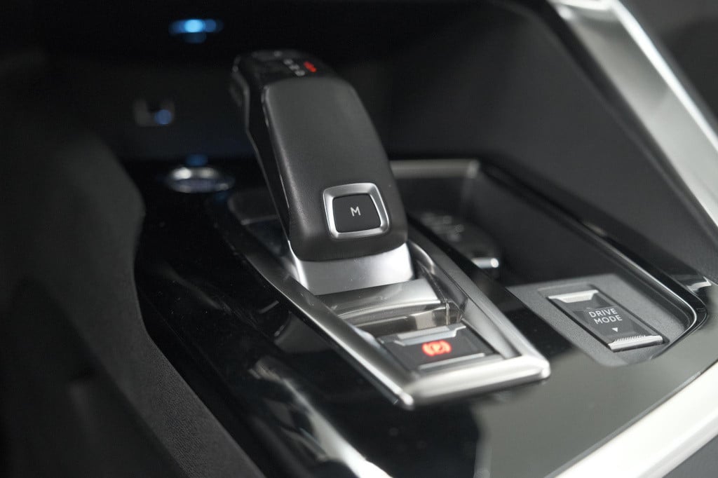 Peugeot 5008 puretech 130 eat8 active | 7 zitplaatsen | camera | navigatie 