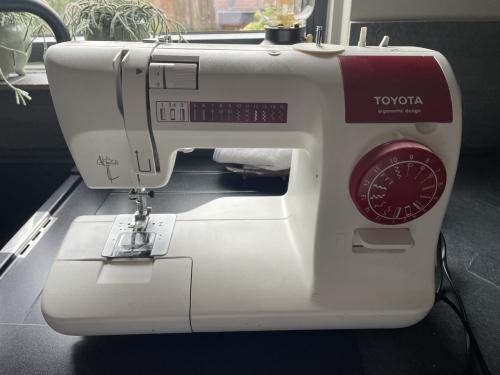 Naaimachine toyota