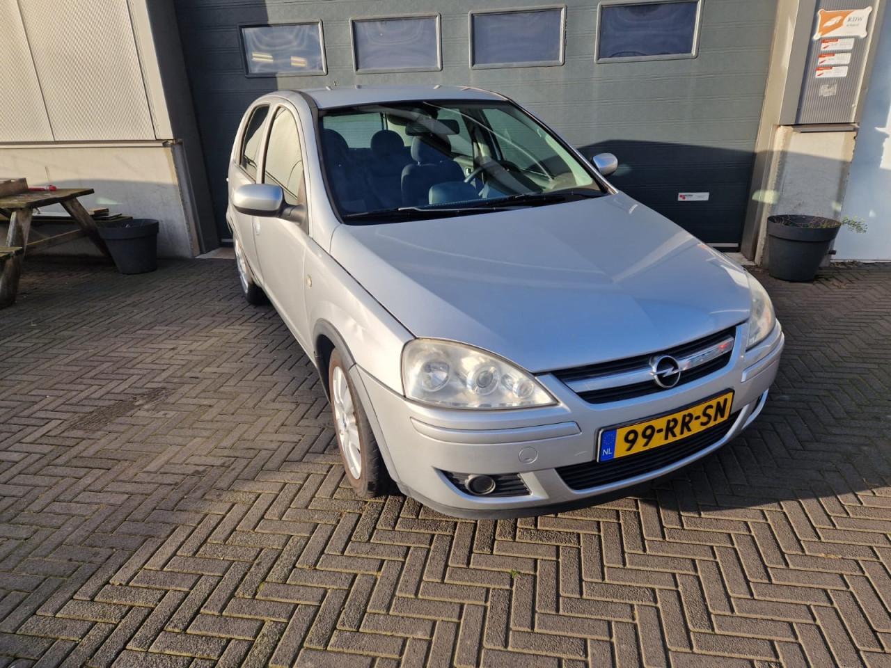 TE KOOP OPEL CORSA 1.4 16V FULL RHYTHM MET TREKHAAK EN AIRCO