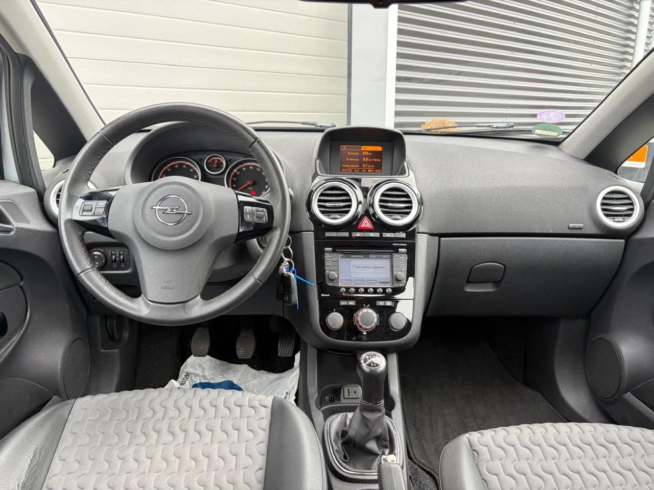 Opel Corsa 1.4-16V Cosmo
