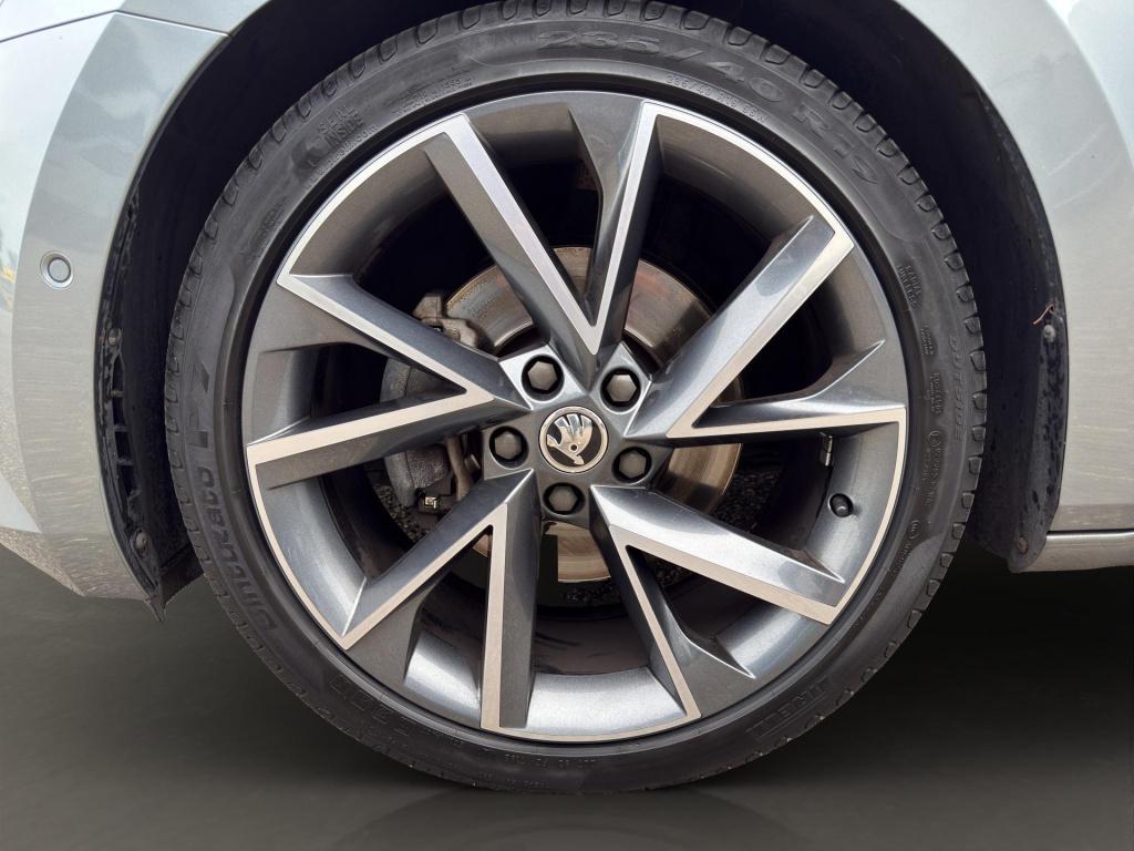 Skoda Superb 1.8 tsi sportline pano | camera | led | geheugen  | wegklap tr