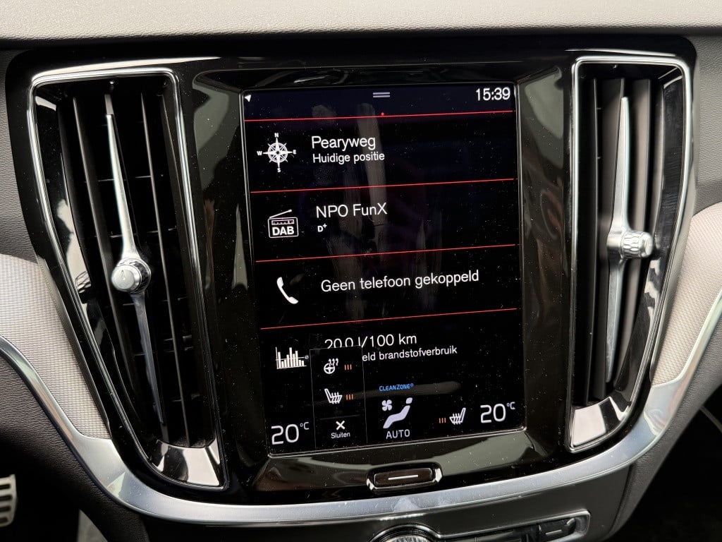 Volvo V60 t6 340pk recharge r-design| panodak| adap.cruise| 360camera| awd