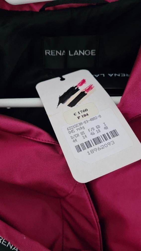 RENA LANGE: Nieuw robijnrood mantelpak maat 44/46 € 2.650,–