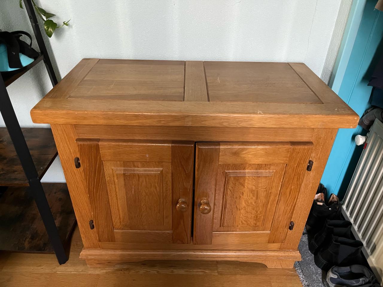 Blank eiken kastje