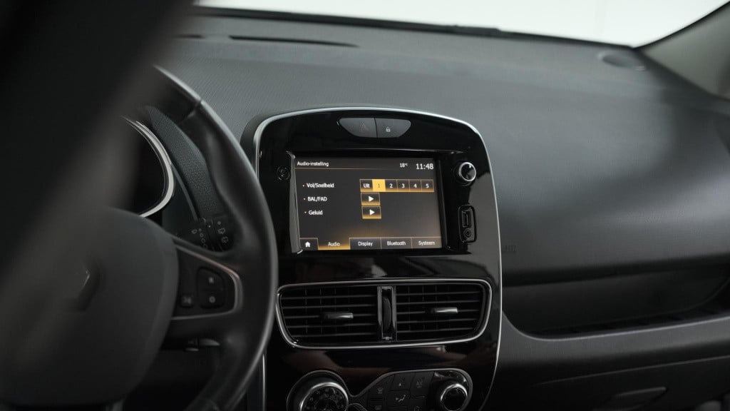 Renault Clio estate tce 90 intens | trekhaak | navigatie | parkeersensoren 