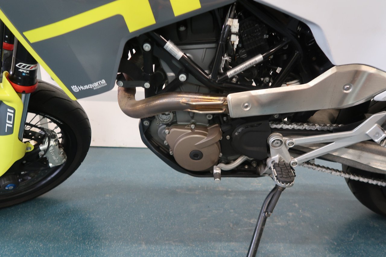 Husqvarna 701 Supermoto 2021 BTW motor