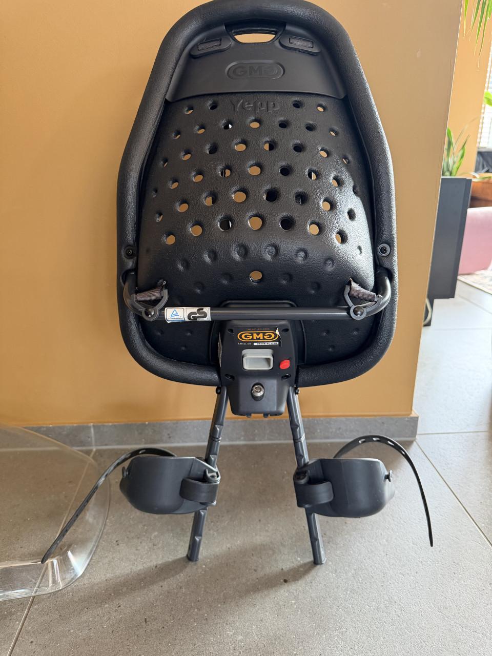 Yepp mini black fietsstoel met windscherm