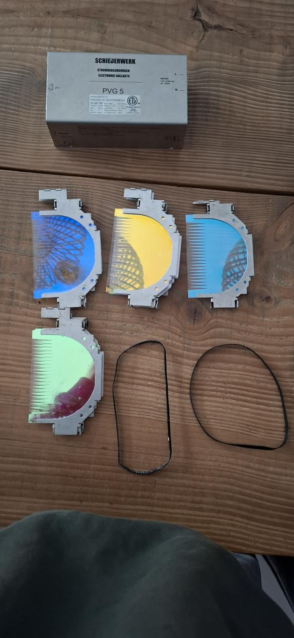 ClayPaky Alpha Spot 575 HPE 2 X 1 defect+ reserve onderdelen.