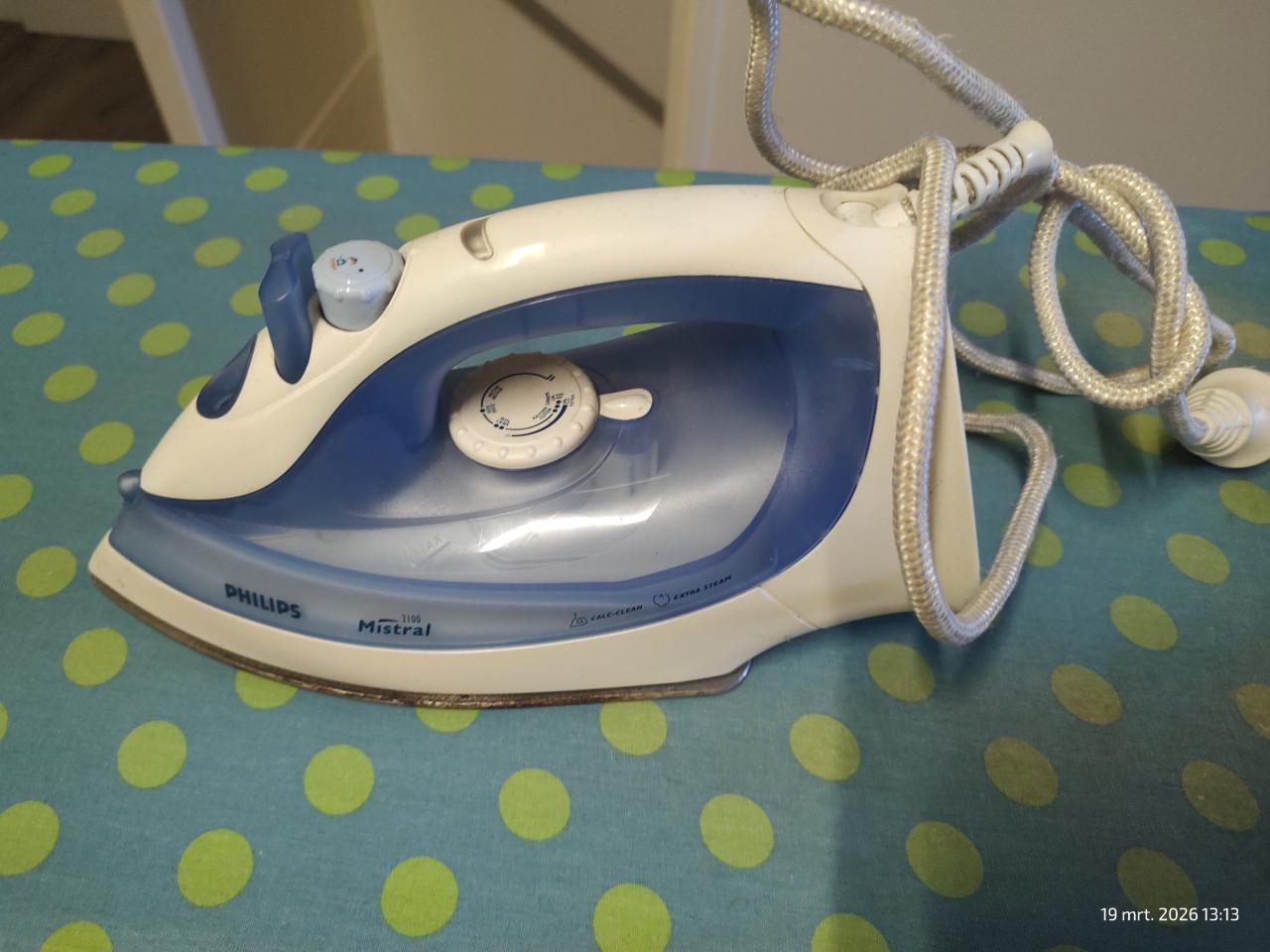 Strijkplank met strijkijzer