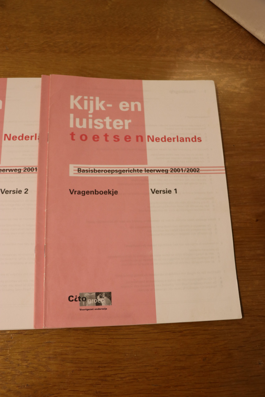 Kijk- en luistertoets Nederland Basisberoepsgerichte leerweg 2001/2002