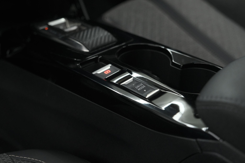 Peugeot 2008 puretech 130 eat8 allure | camera | navigatie | apple carplay 