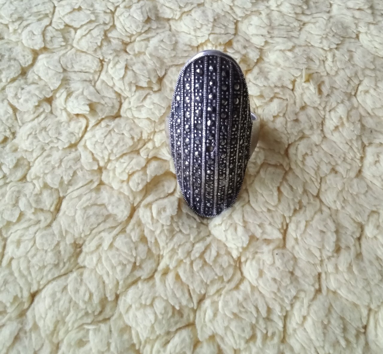Zilveren ring met marcasite steentjes
