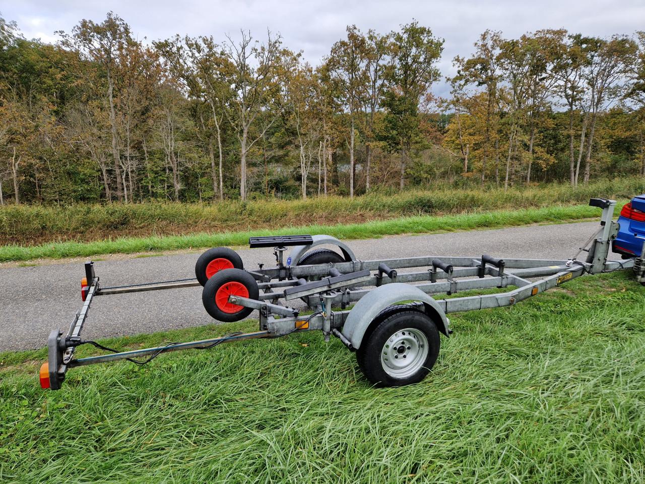 PEGA kantel trailer 750 kg in goede staat en zeer compleet