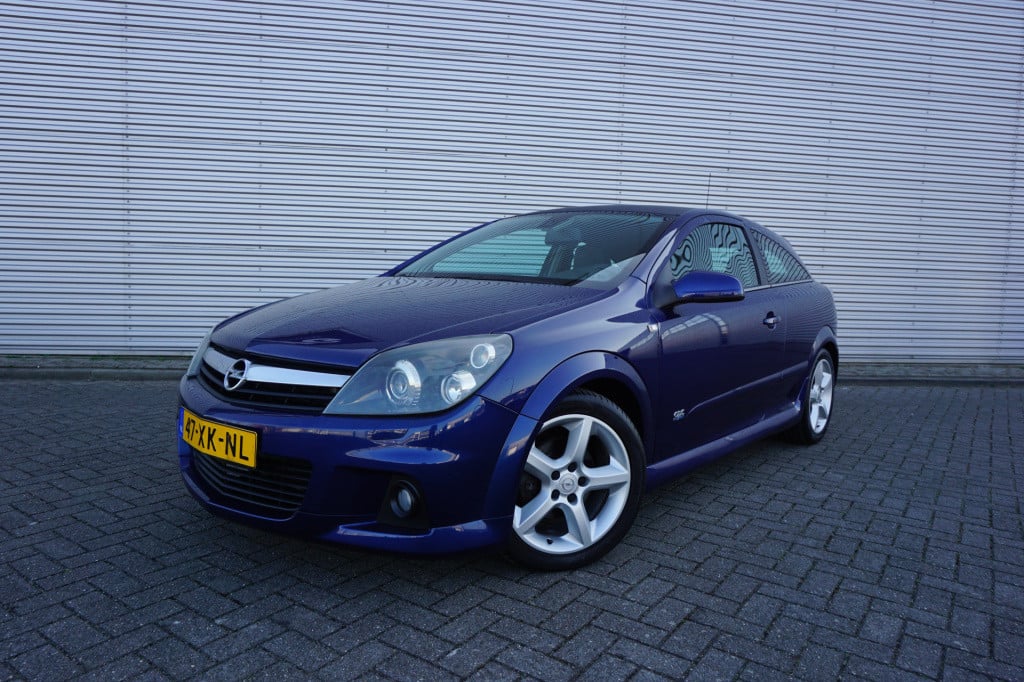 Opel Astra gtc 1.6 cosmo opc-line / xenon / climate / cruise / trekhaak
