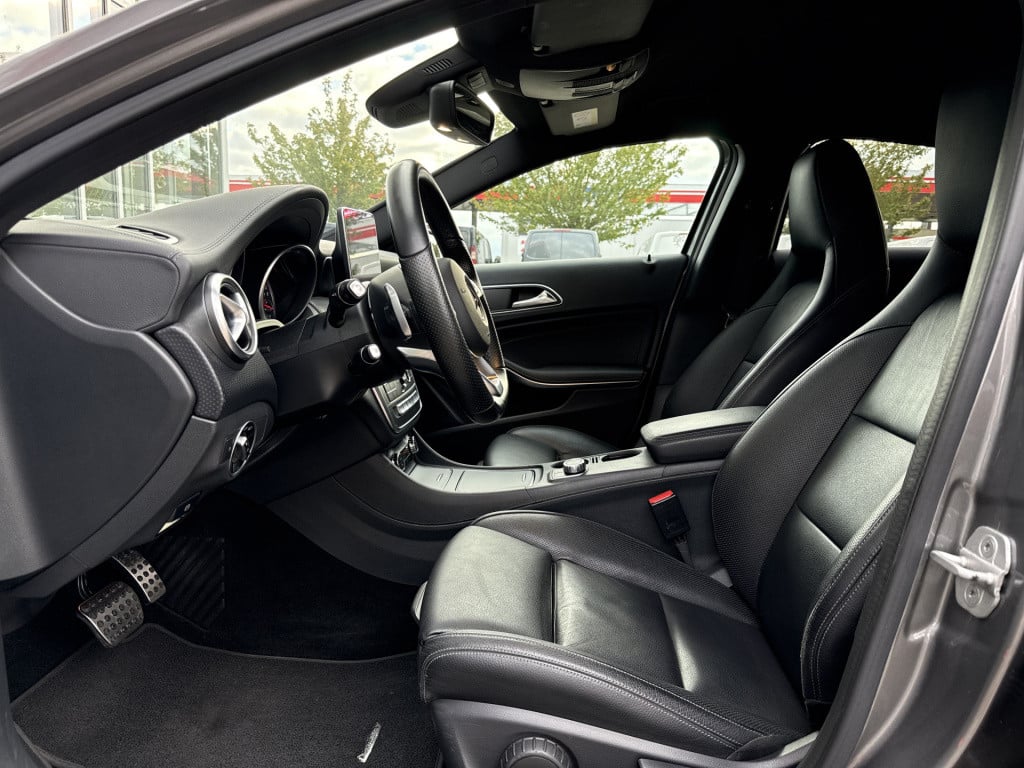 Mercedes-Benz A-Klasse 180 amg night edition plus | h&k | carplay | leder |
