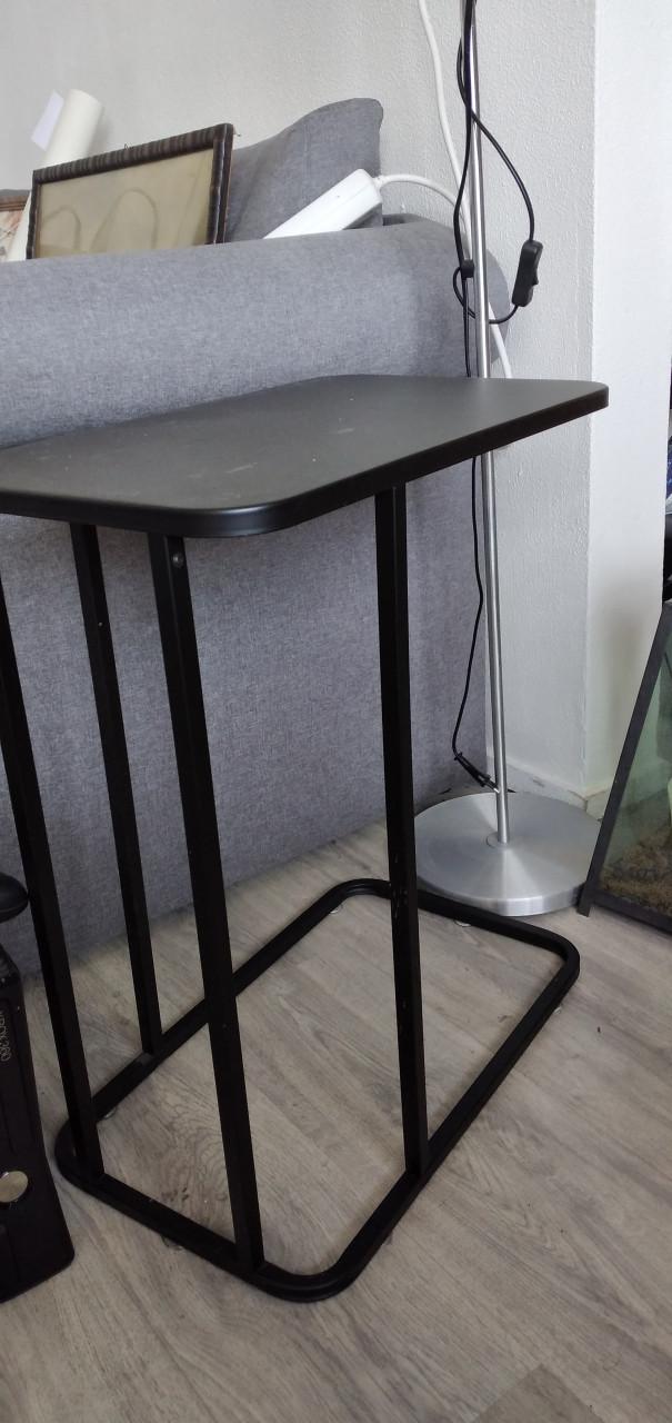 Tafeltje dat onder de bank geschoven kan