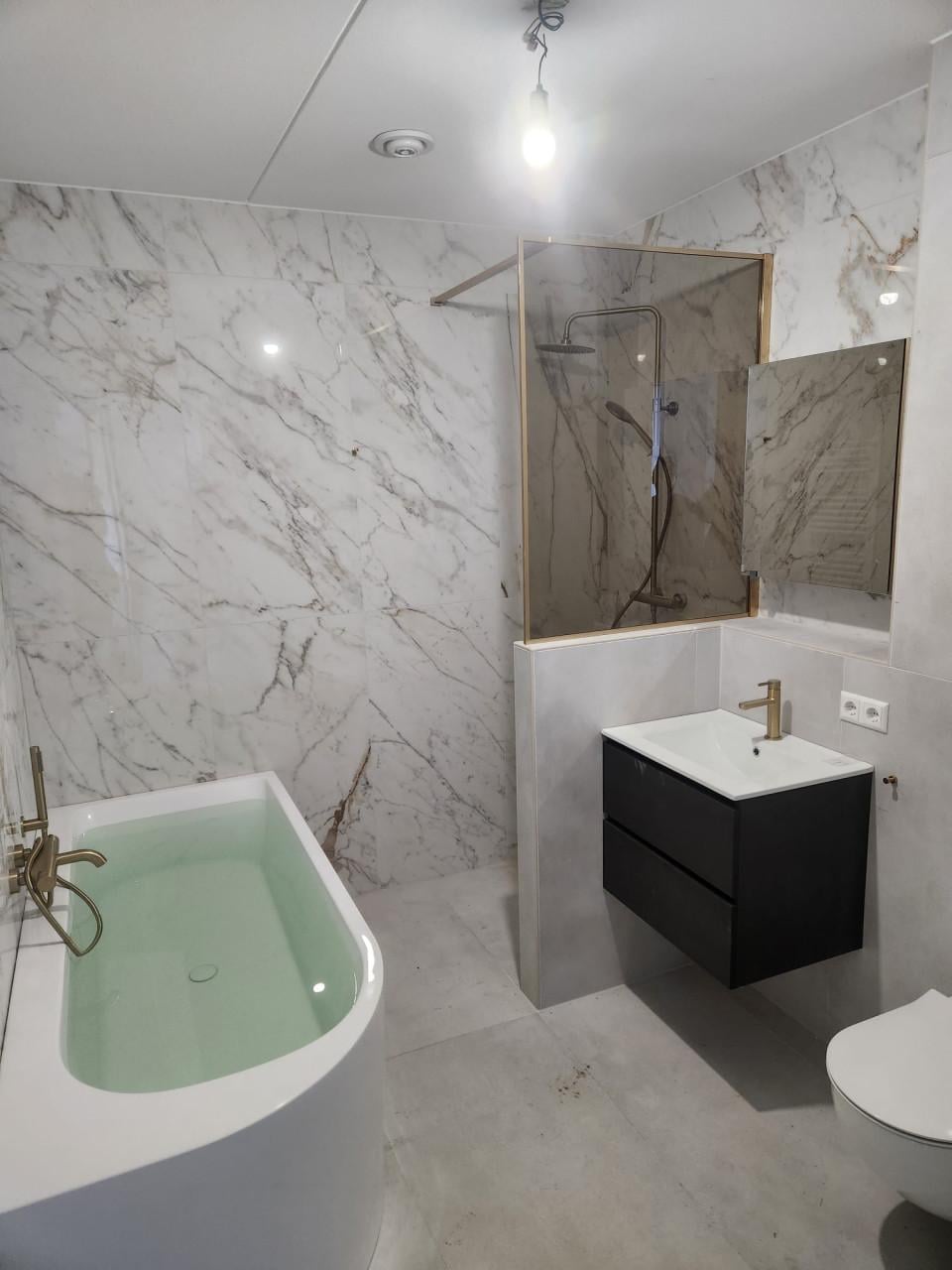 Tegelzetter nodig? Bel/app: 06 21937244 of Mail: jvbtegelzetter@gmail.com