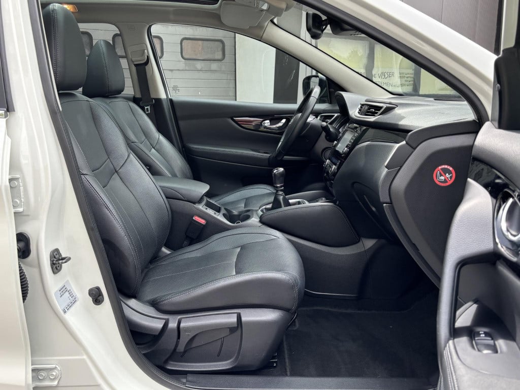 Nissan Qashqai 1.6 tekna | panoramadak | leder | stoelverwarming | navigati