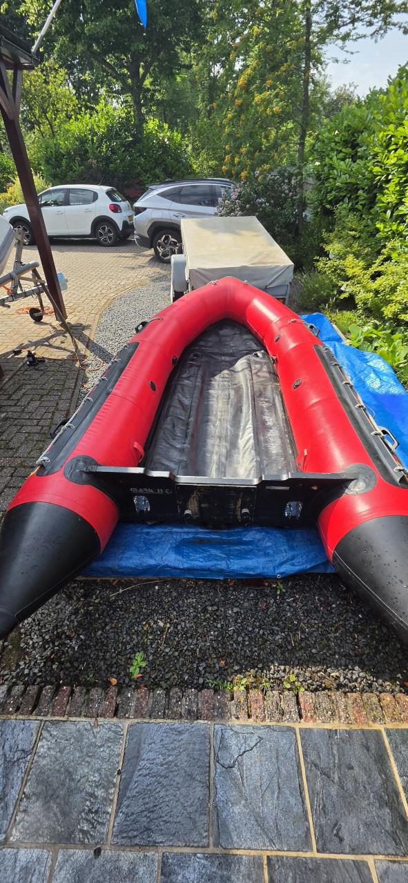 Zodiac futera MK II met buiten boord motor.