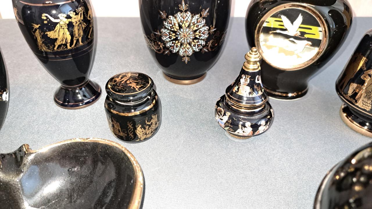 Mooie zwarte decoratieve vazen, asbak, e.d. art chokin, 24K goud