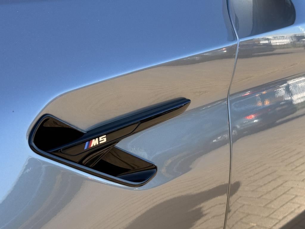 BMW M5 5-serie | b&w | head-up | memory | carbon | 360 | rear entertainment