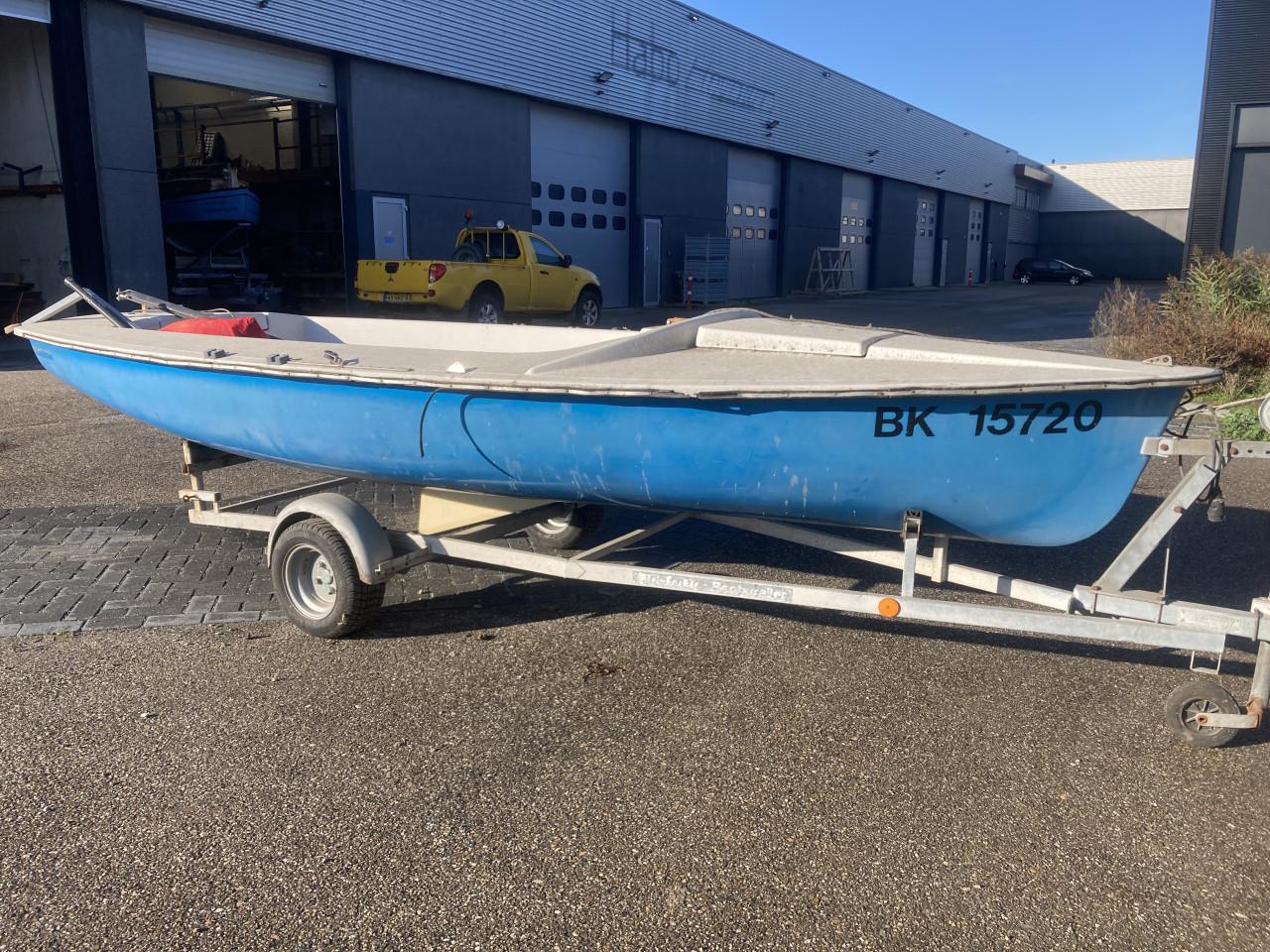 Open polyester zeilboot