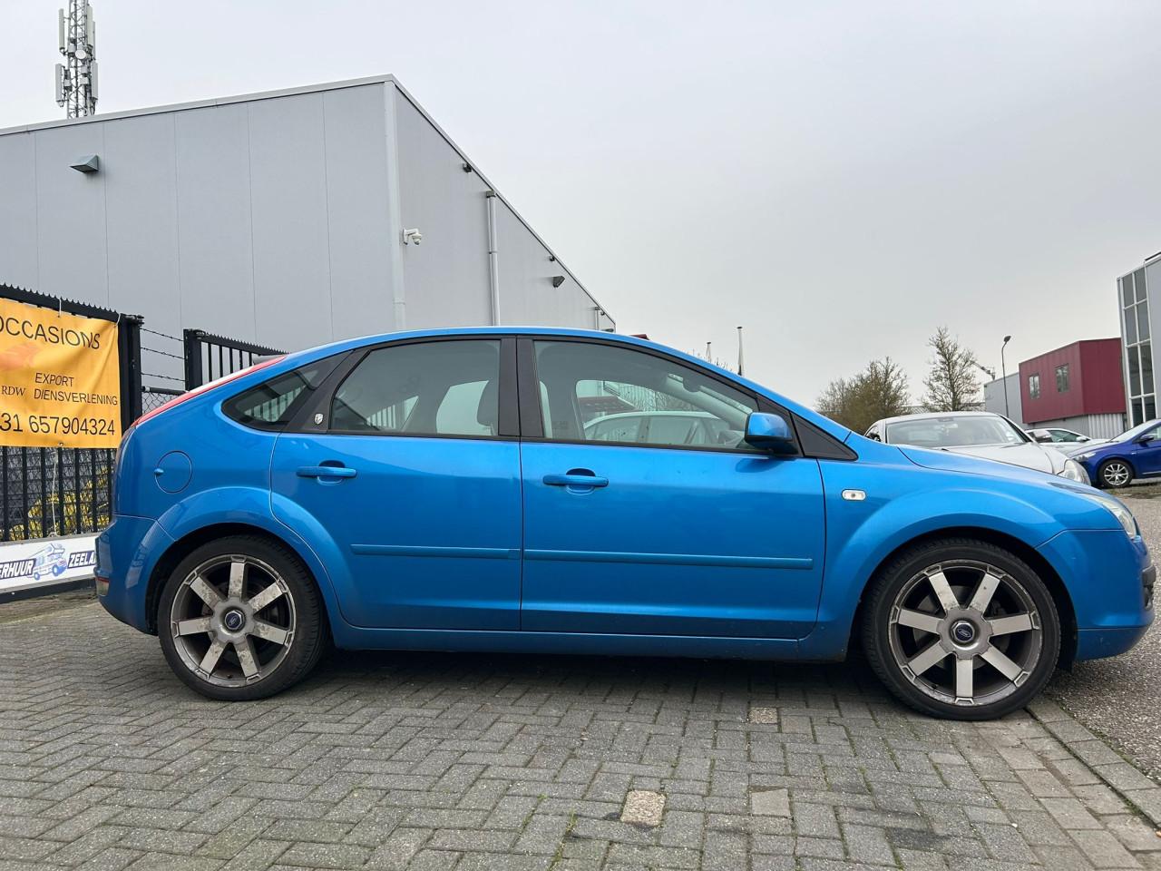Ford Focus 2.0-16V Ghia FULL OPTION!