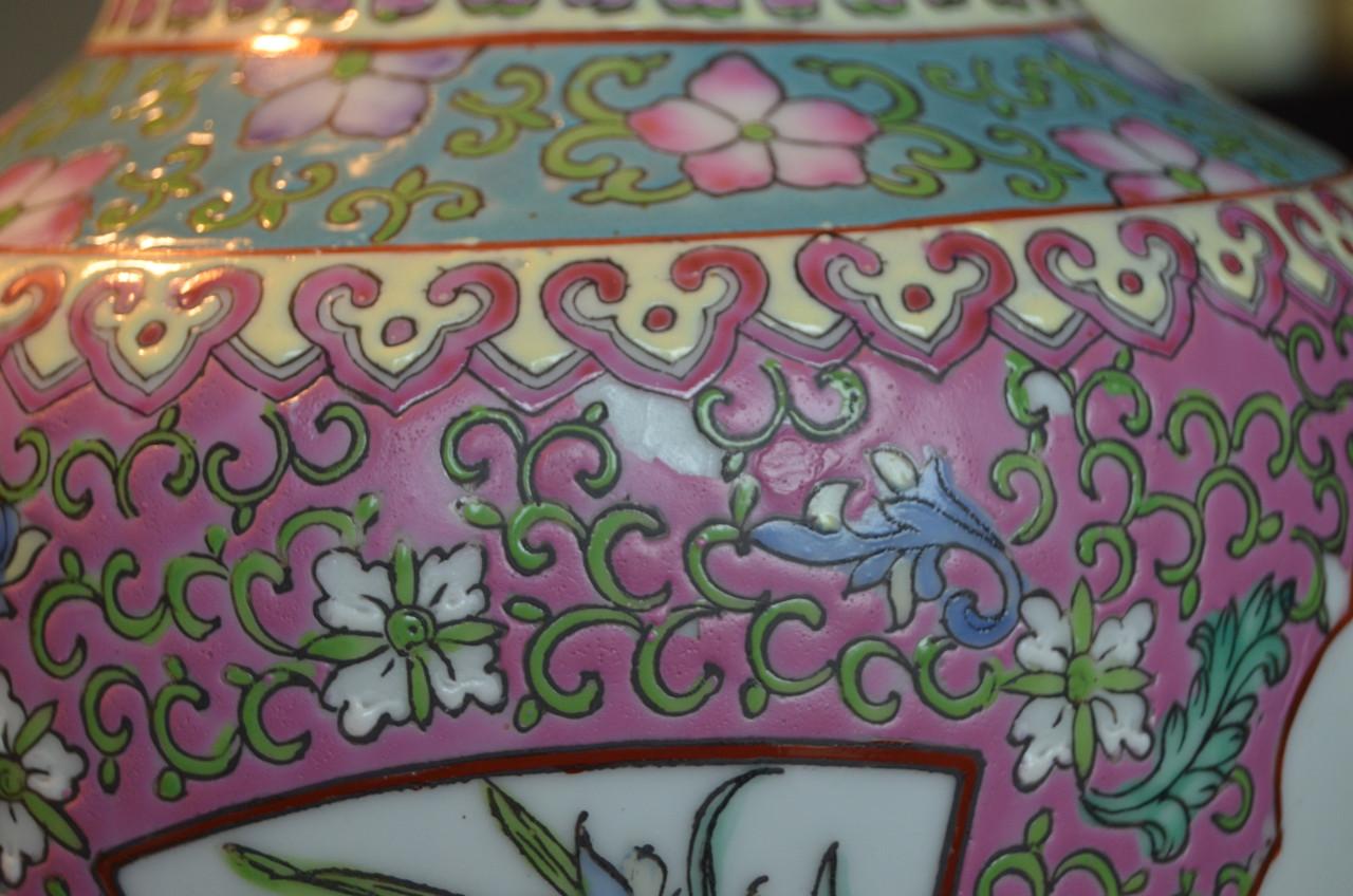 Mooie grote Chinese vaas, gesigneerd/gemerkt (2)